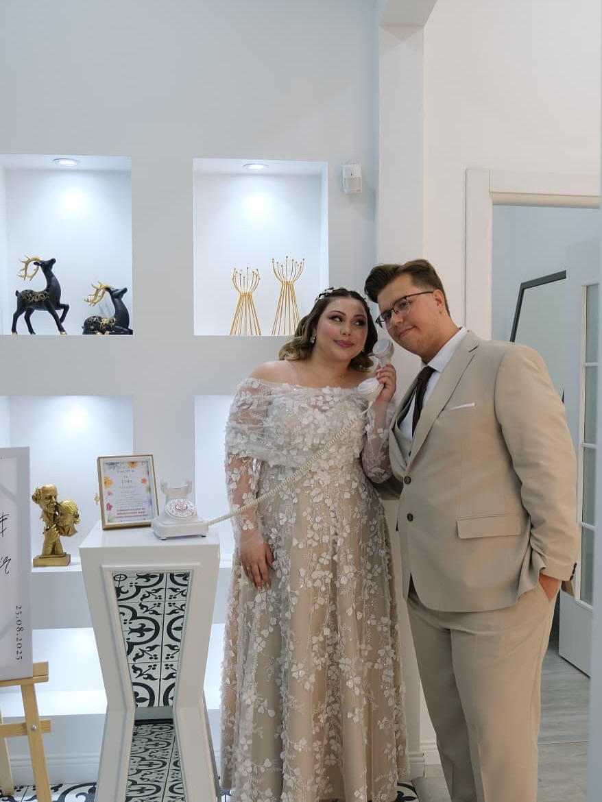 Retrofon anı telefonu, anıları kaydetmeye devam ediyor.
2026 Rezervasyonları başlamıştır.
#anıtelefonu #anıtelefonukiralama #seslihatıralar #seslianı #düğün #nikah #anitelefonu