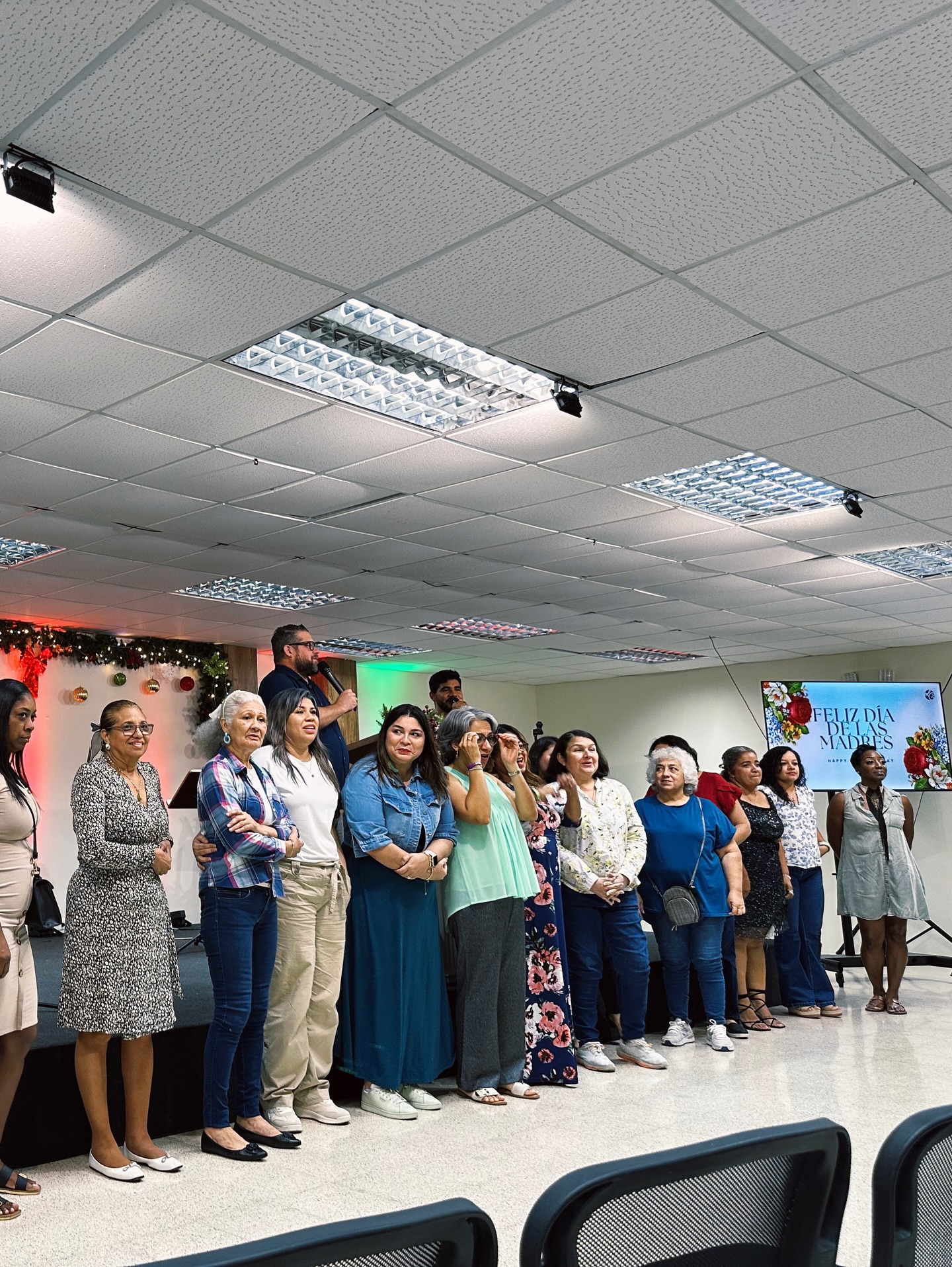 ¡Así vivimos el Día de las Madres en la comunidad Bible Church! ⭐️
Un día lleno de gratitud, alegría y abrazos que celebran a las mujeres que Dios usa para bendecir generaciones.💛 Damos gracias a Dios por sus vidas.