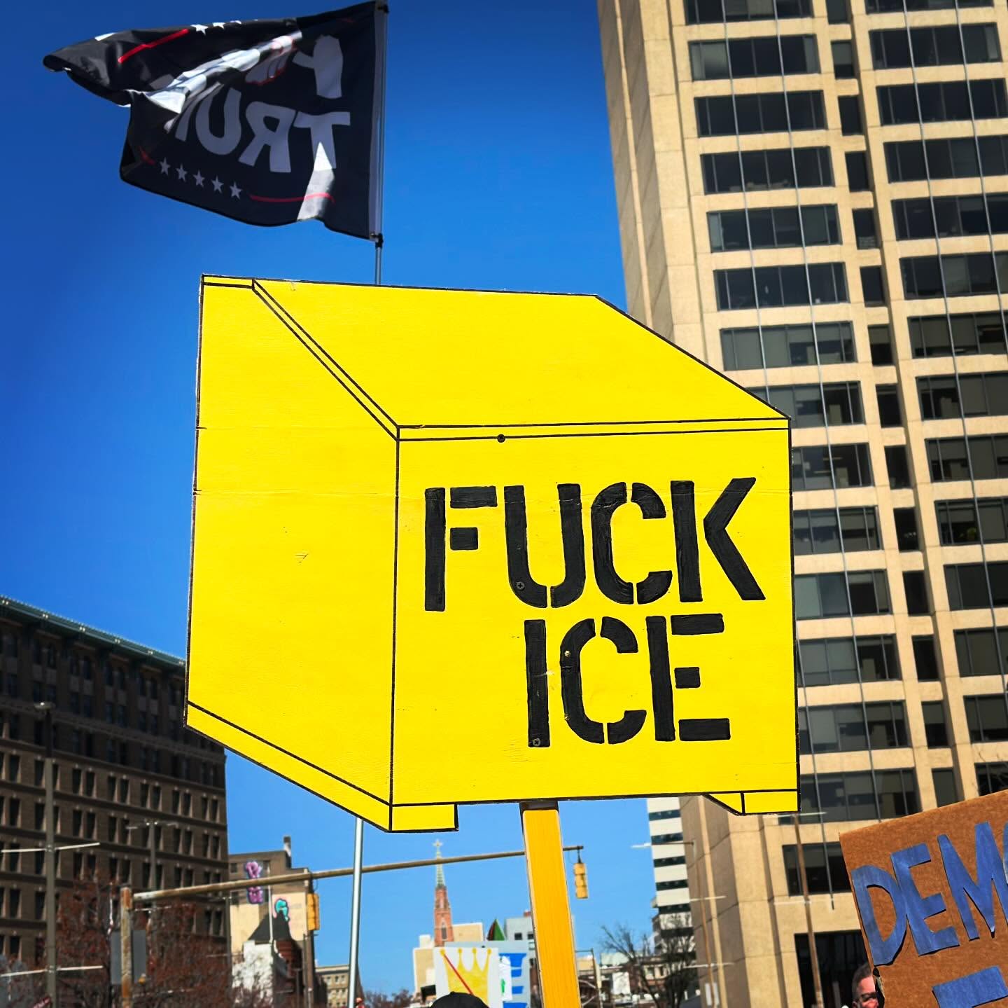Scenes from No Kings III, downtown Baltimore.
#baltimoresaltbox #nokings #fuckice #thisiswhatasaltboxlookslike #baltimore